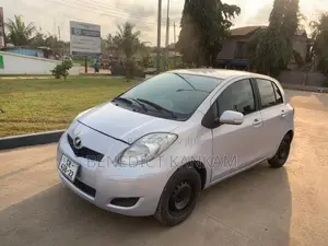 Toyota Vitz 1.0 FWD 5dr 2010 Silver