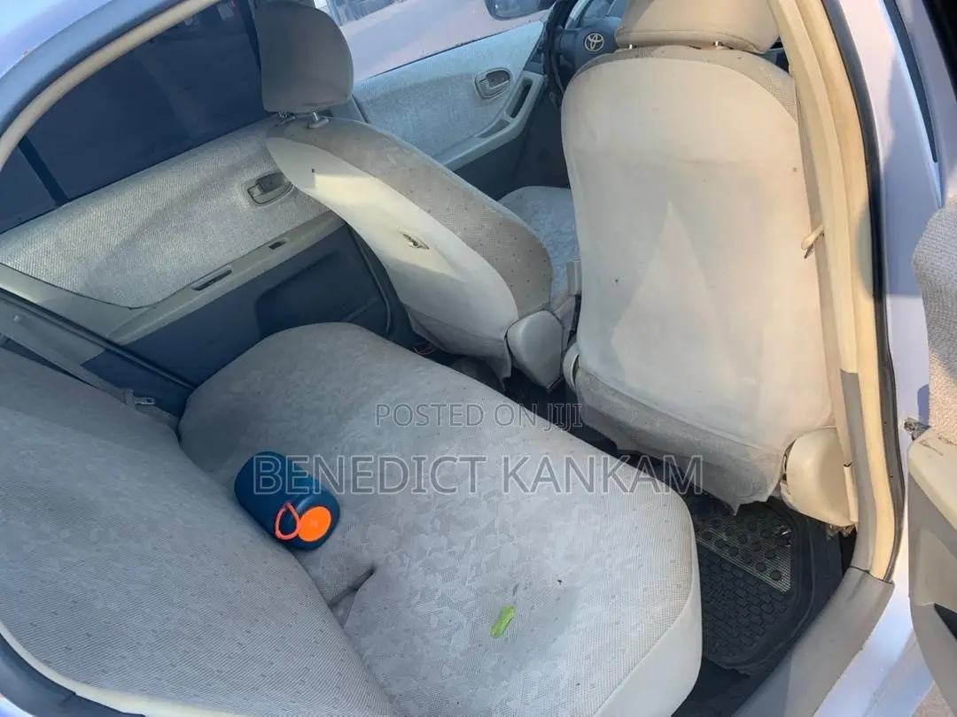 Toyota Vitz 1.0 FWD 5dr 2010 Silver