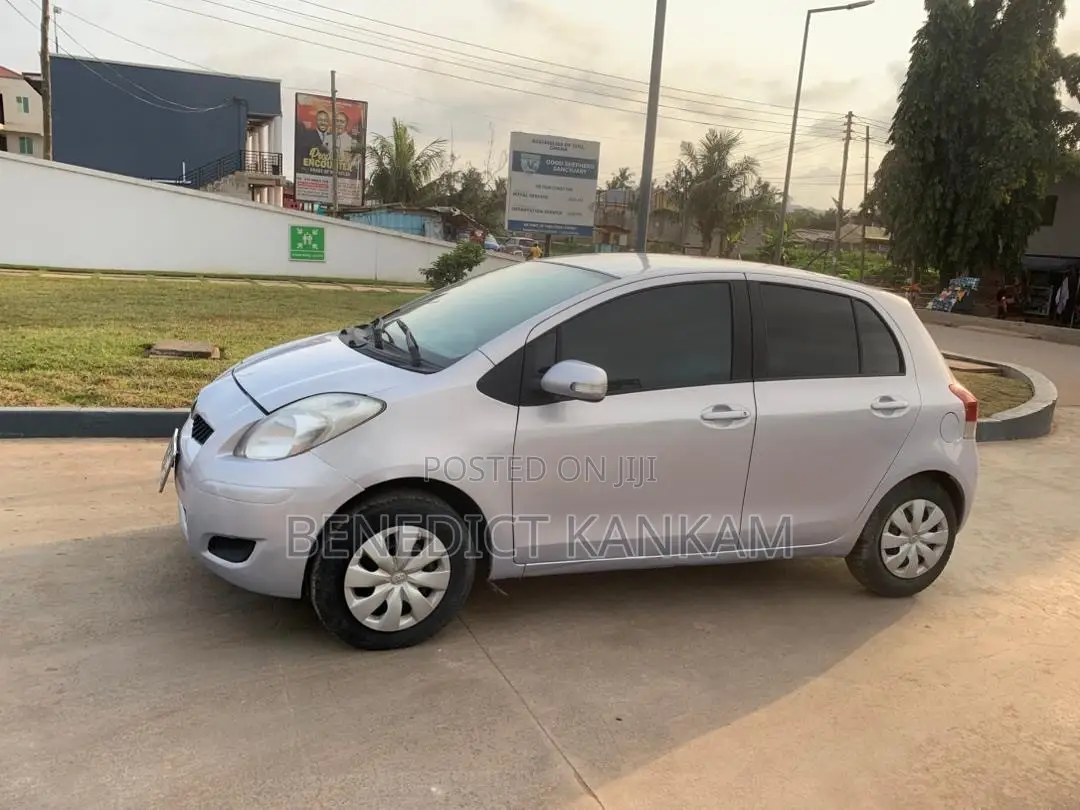 Toyota Vitz 1.0 FWD 5dr 2010 Silver