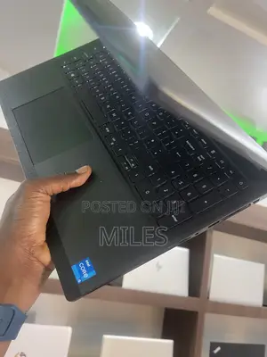 Laptop Dell Latitude 3520 8GB Intel Core i5 SSD 256GB