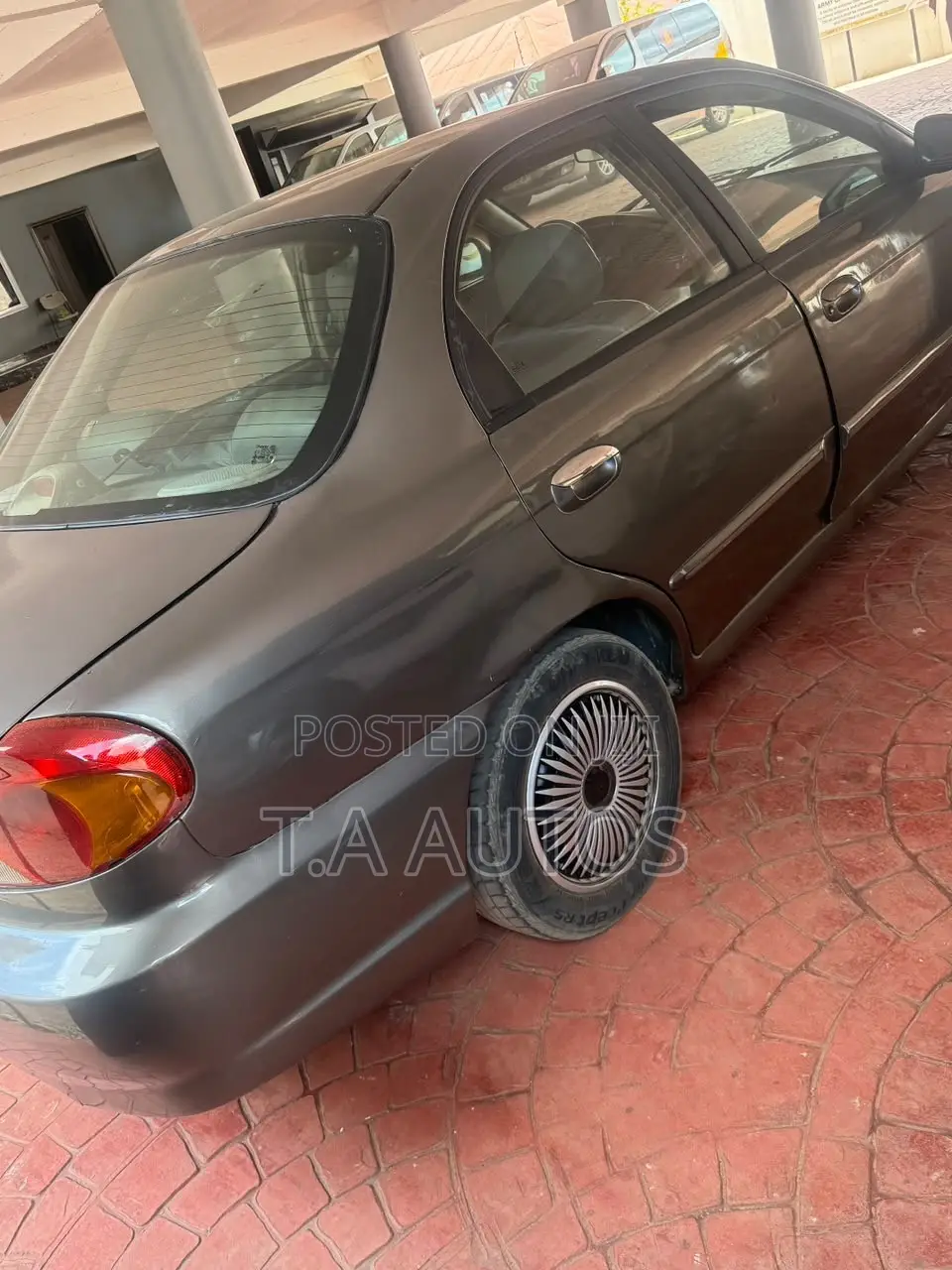 Kia Spectra GS 2000 Gray