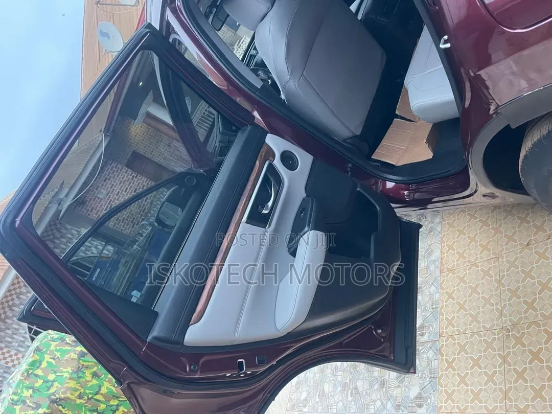 Honda CR-V Touring AWD 2019 Red