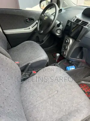 Toyota Vitz 1.3 FWD 5dr 2010 Yellow