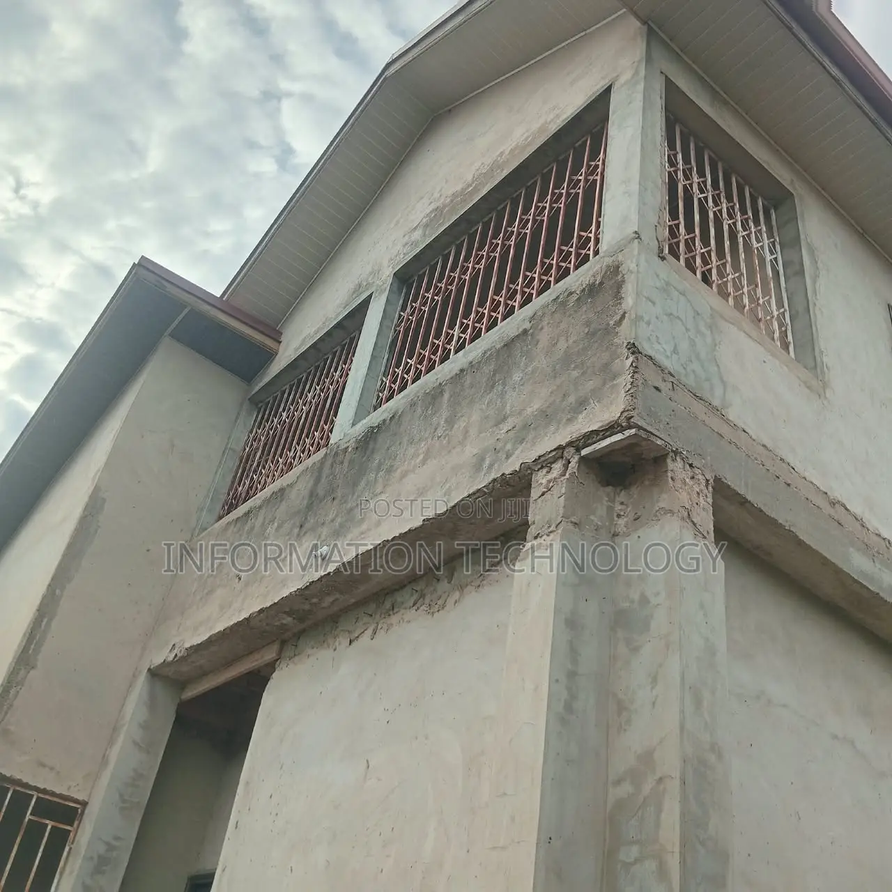 5bdrm Duplex in Sasaabi for sale