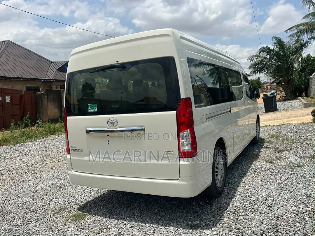 Toyota GranAce 2021 White