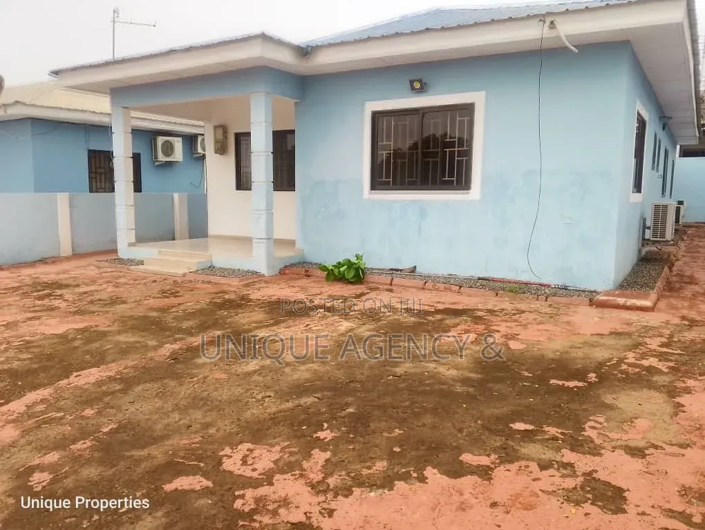 3bdrm Bungalow in Community 25 for sale
