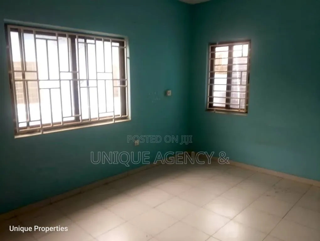 3bdrm Bungalow in Community 25 for sale