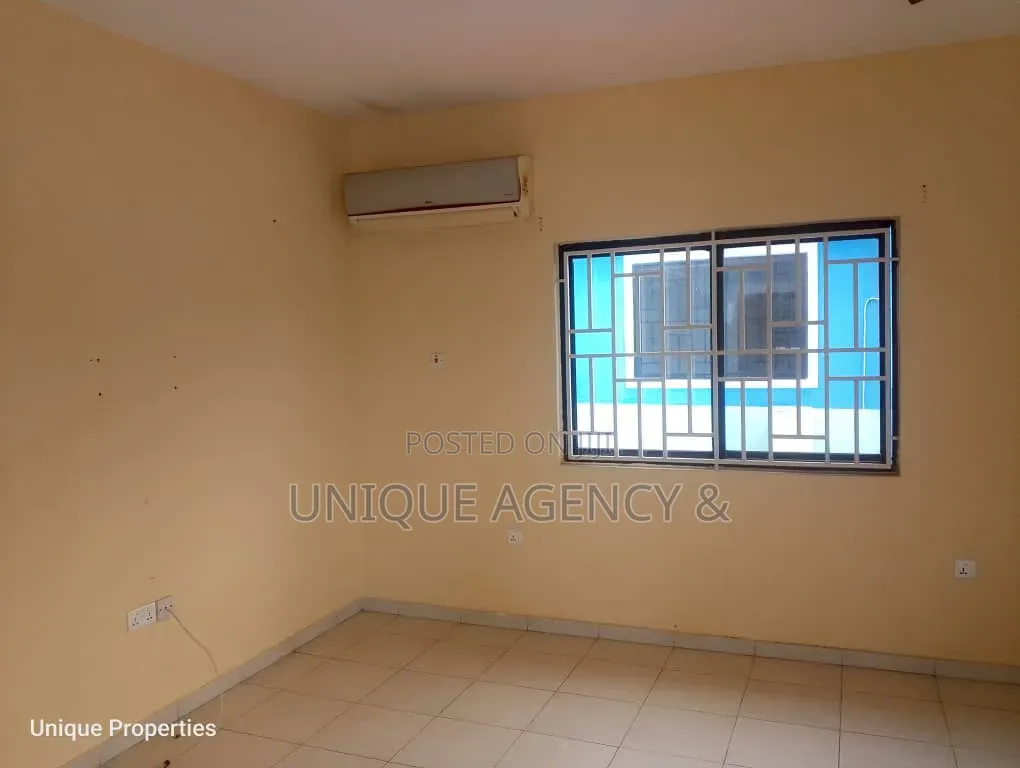 3bdrm Bungalow in Community 25 for sale