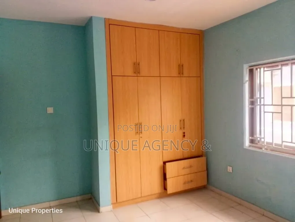 3bdrm Bungalow in Community 25 for sale