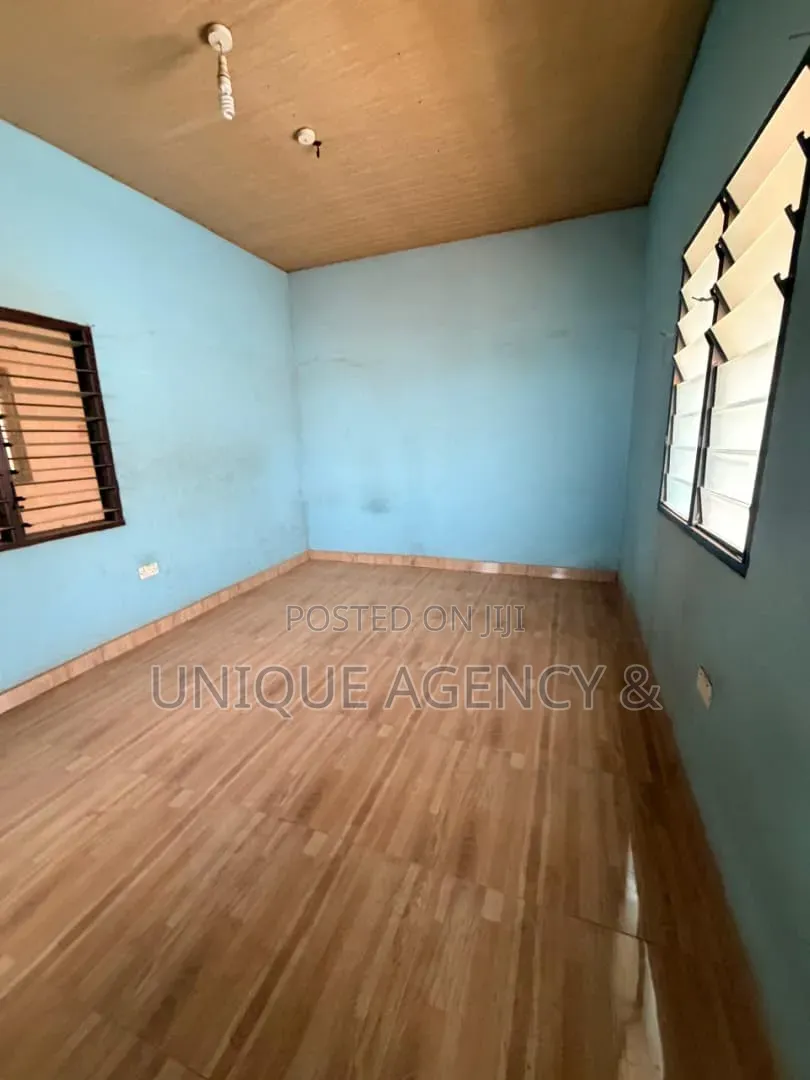 3bdrm Bungalow in Community 25 for sale