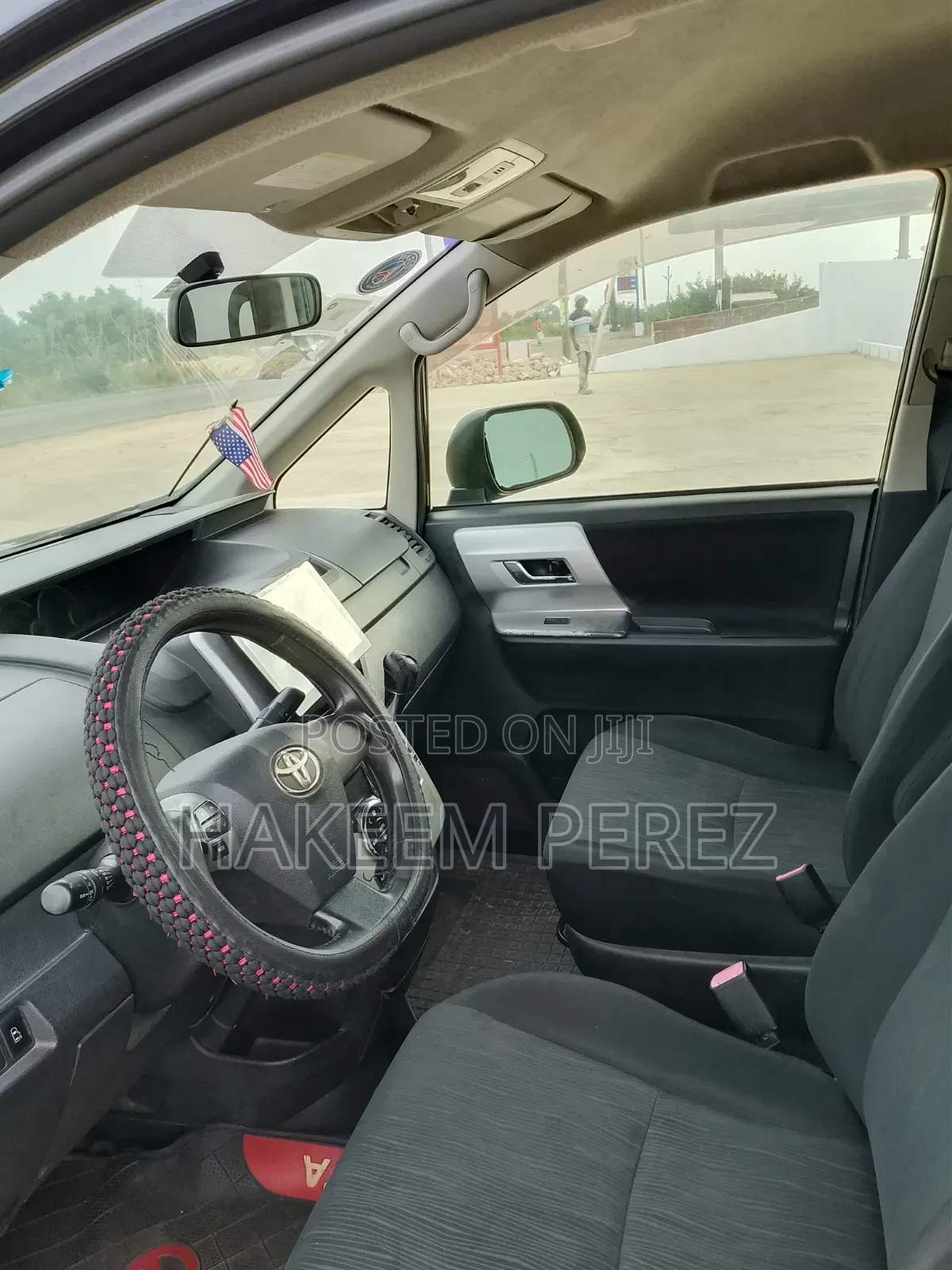 Toyota Voxy X 4WD 8-Seater 2013 Black