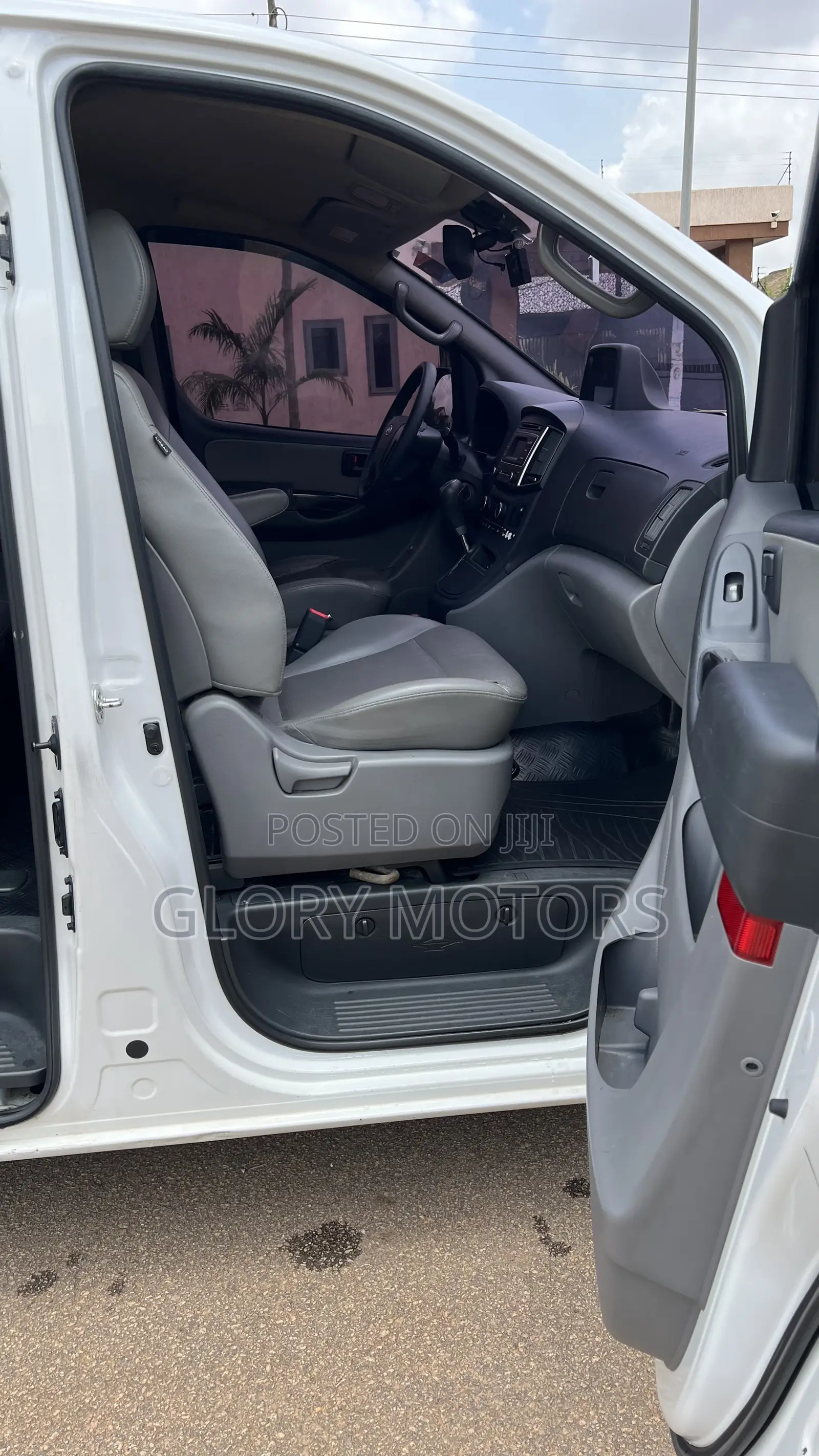 Hyundai Starex 2017 White