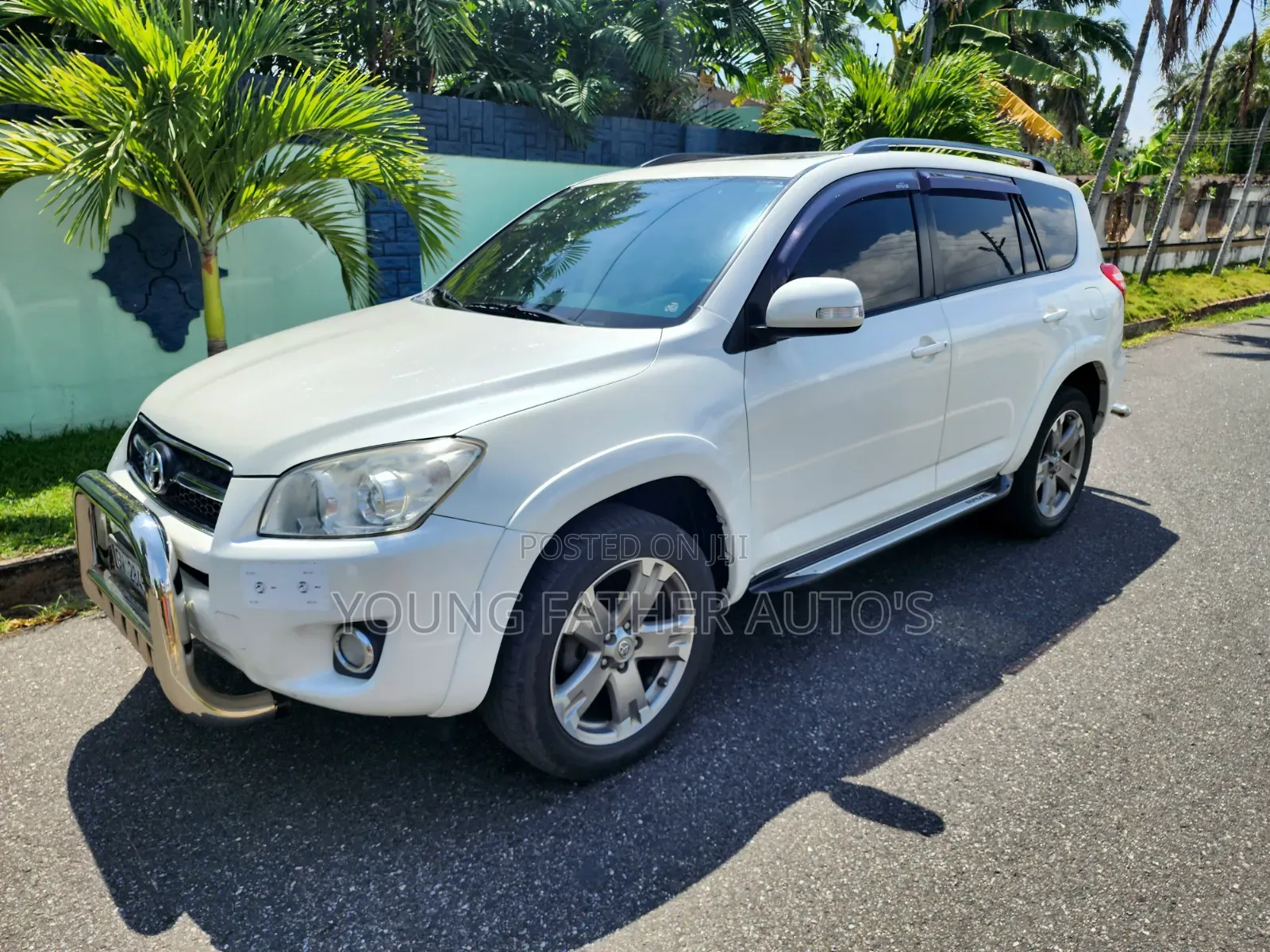 Toyota RAV4 XLE Premium 2025 White