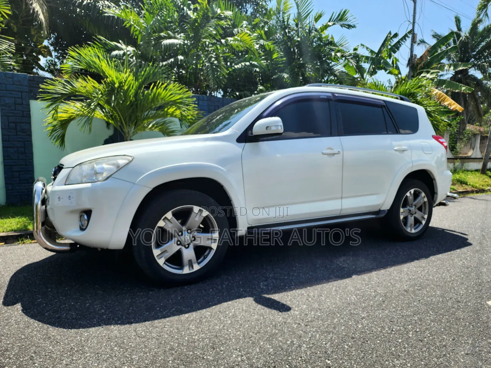 Toyota RAV4 XLE Premium 2025 White
