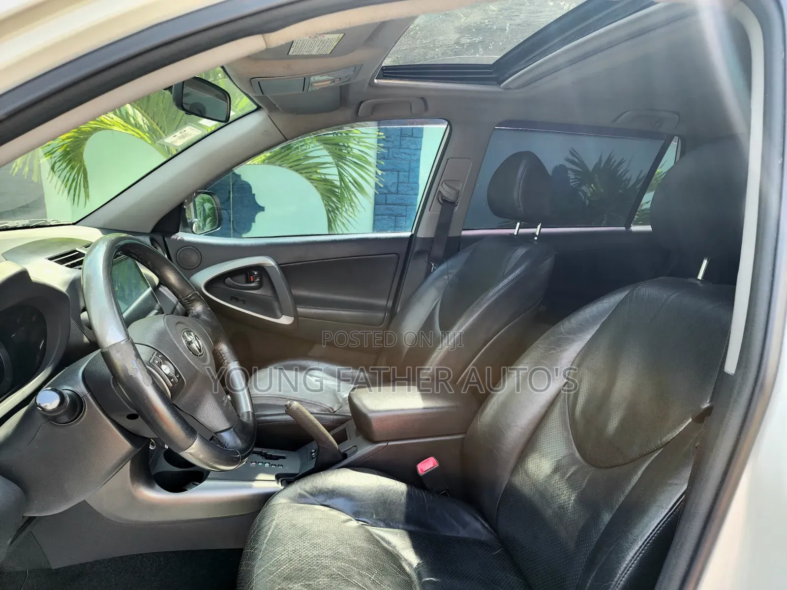 Toyota RAV4 XLE Premium 2025 White