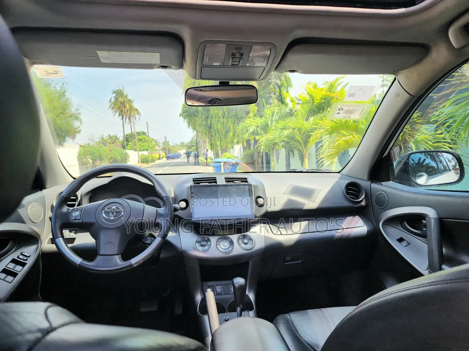 Toyota RAV4 XLE Premium 2025 White
