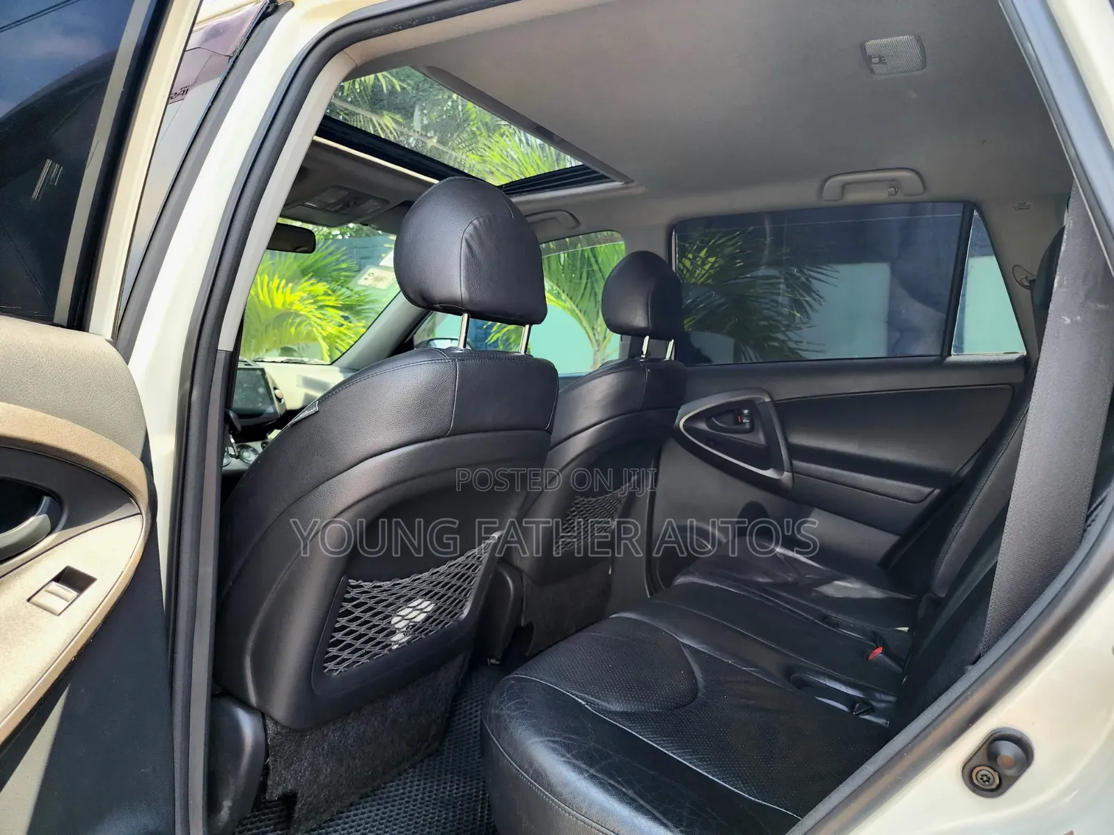 Toyota RAV4 XLE Premium 2025 White