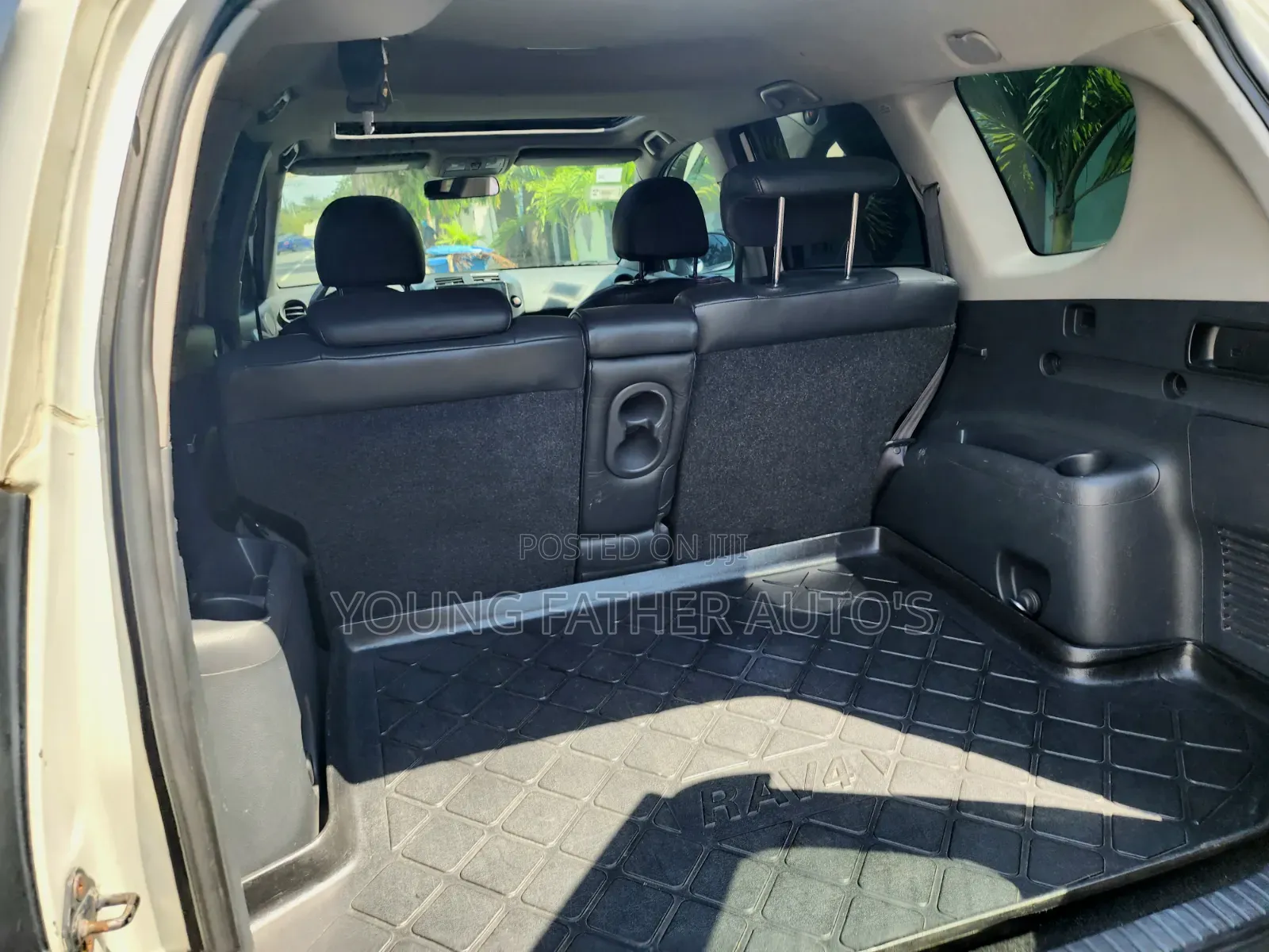 Toyota RAV4 XLE Premium 2025 White