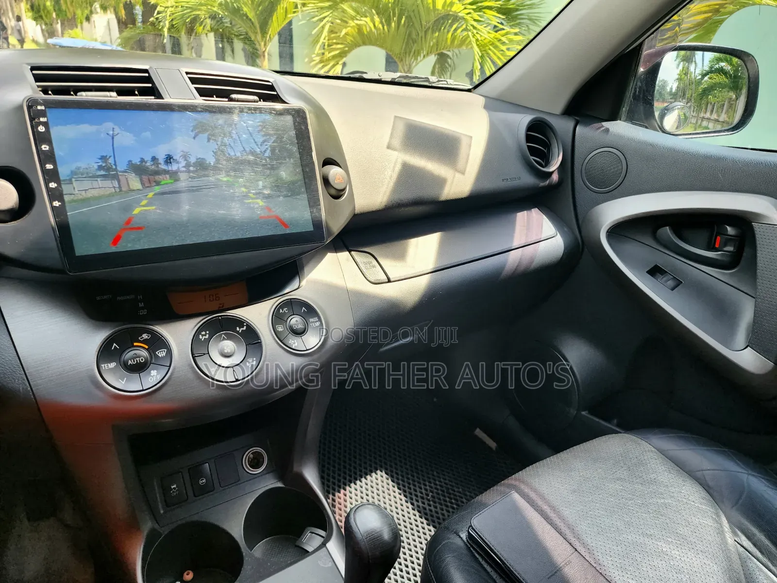 Toyota RAV4 XLE Premium 2025 White