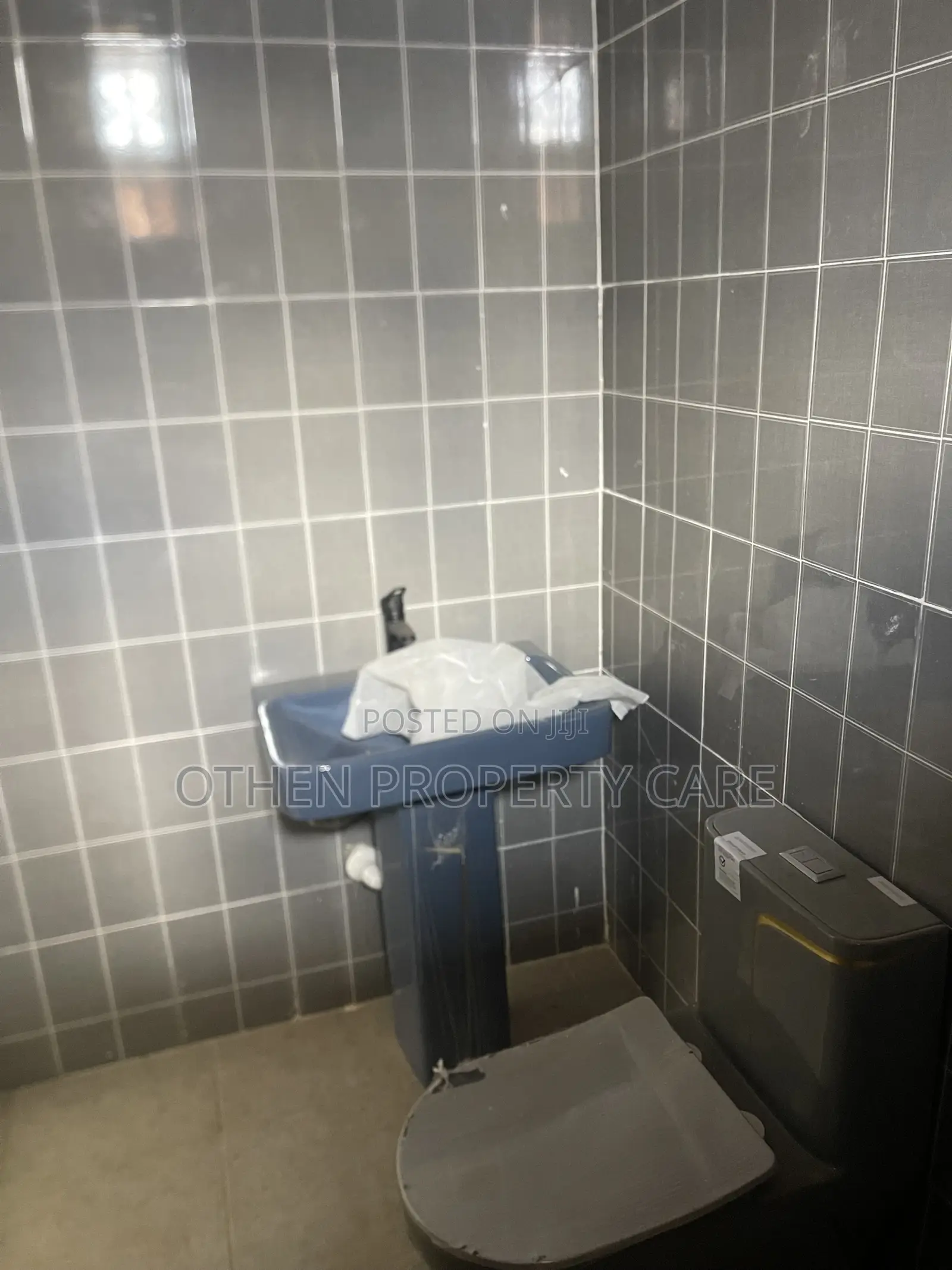 3bdrm Apartment in Othen Property Care, Awoshie for rent