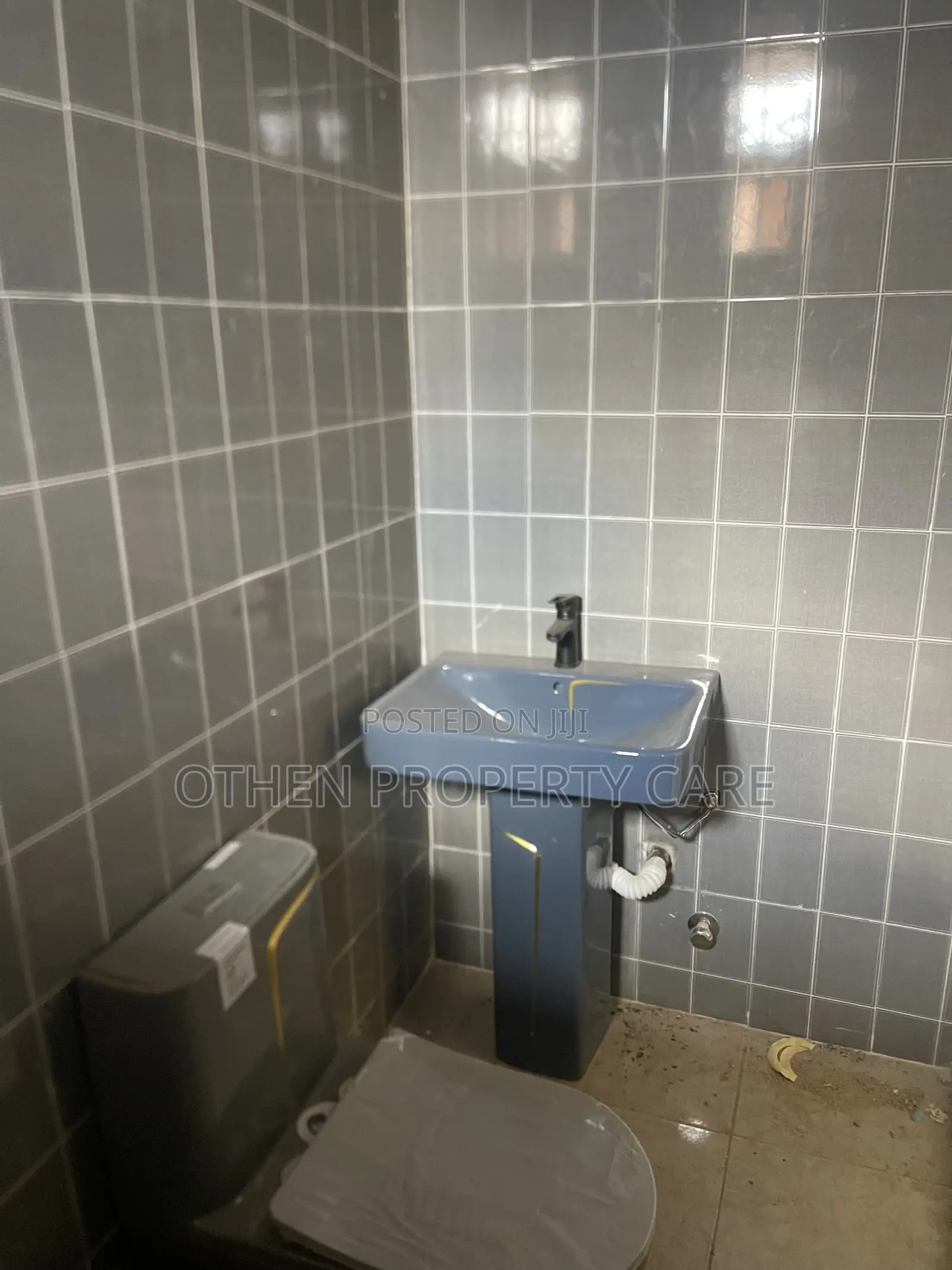 3bdrm Apartment in Othen Property Care, Awoshie for rent