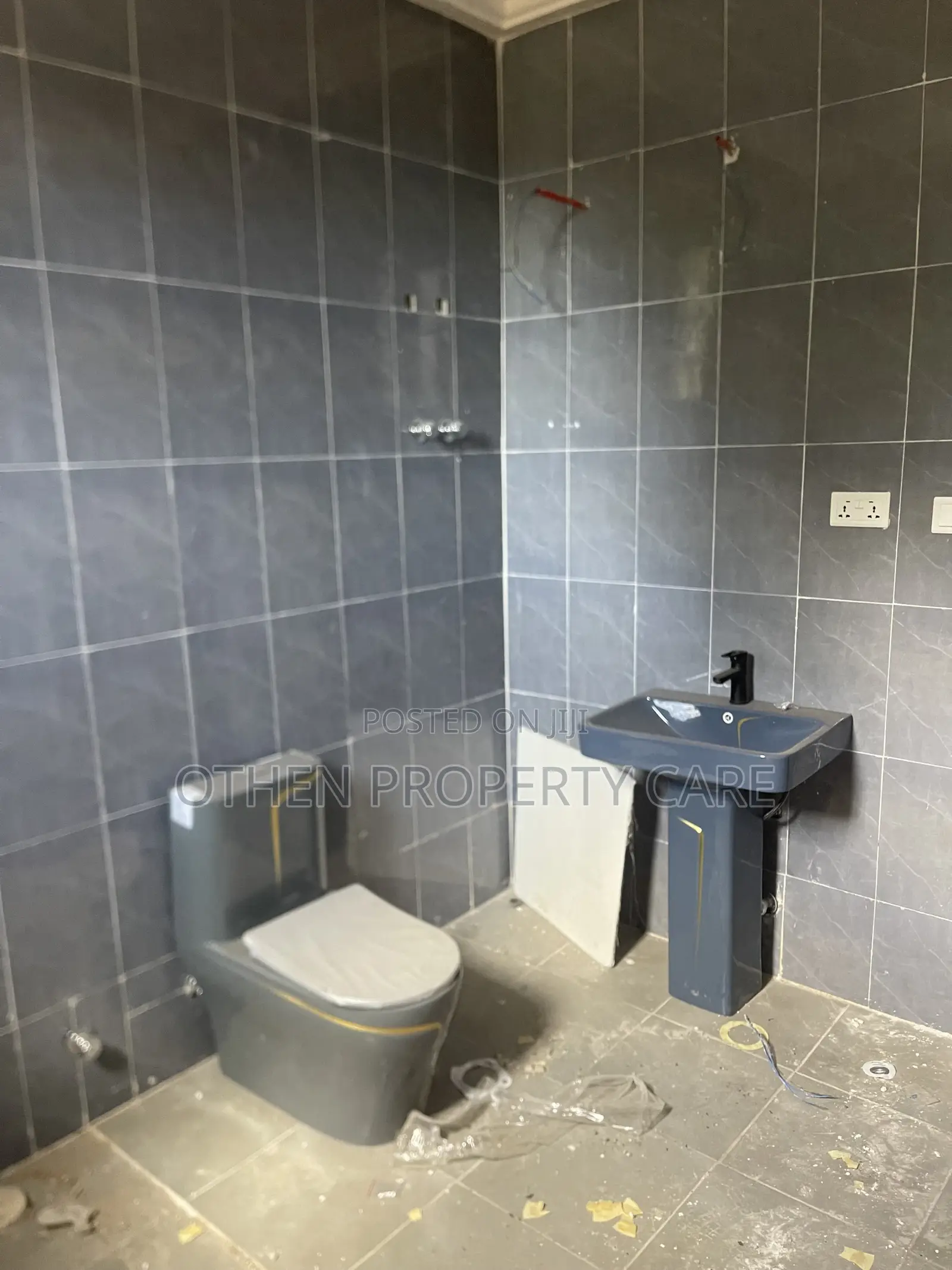 3bdrm Apartment in Othen Property Care, Awoshie for rent