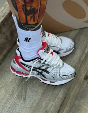 Asics Sneakers