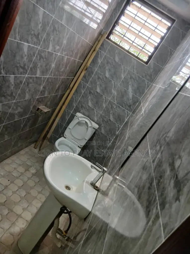 Furnished 2bdrm House in Born To Pray Estate, Ejisu-Juaben Municipal
