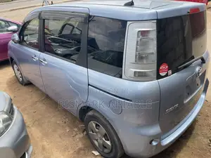 Toyota Sienta 1.5 FWD 2014 Blue