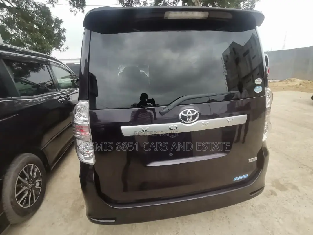 Toyota Voxy 2012 Black