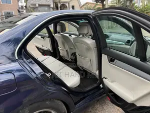 Mercedes-Benz C250 2014 Blue