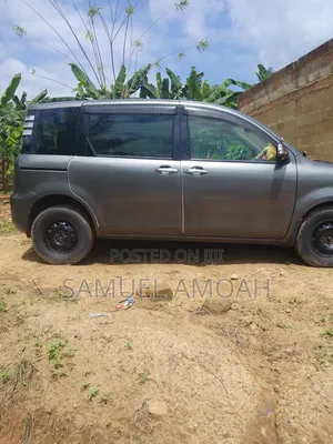 Toyota Sienta 2011 Gray