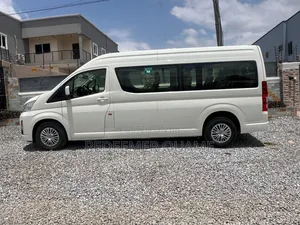 Toyota HiAce 2021 White