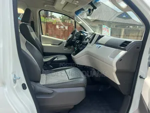 Toyota HiAce 2021 White
