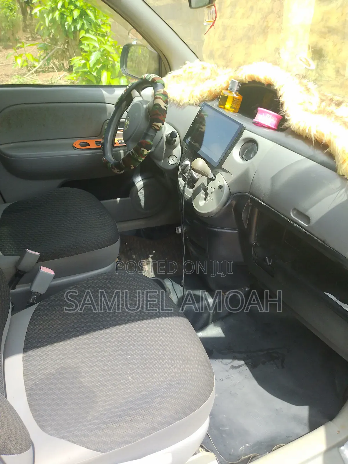 Toyota Sienta 2011 Gray