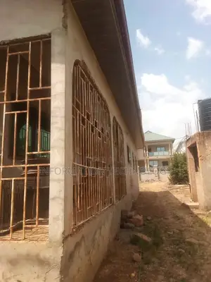5bdrm Duplex in Sasaabi for sale
