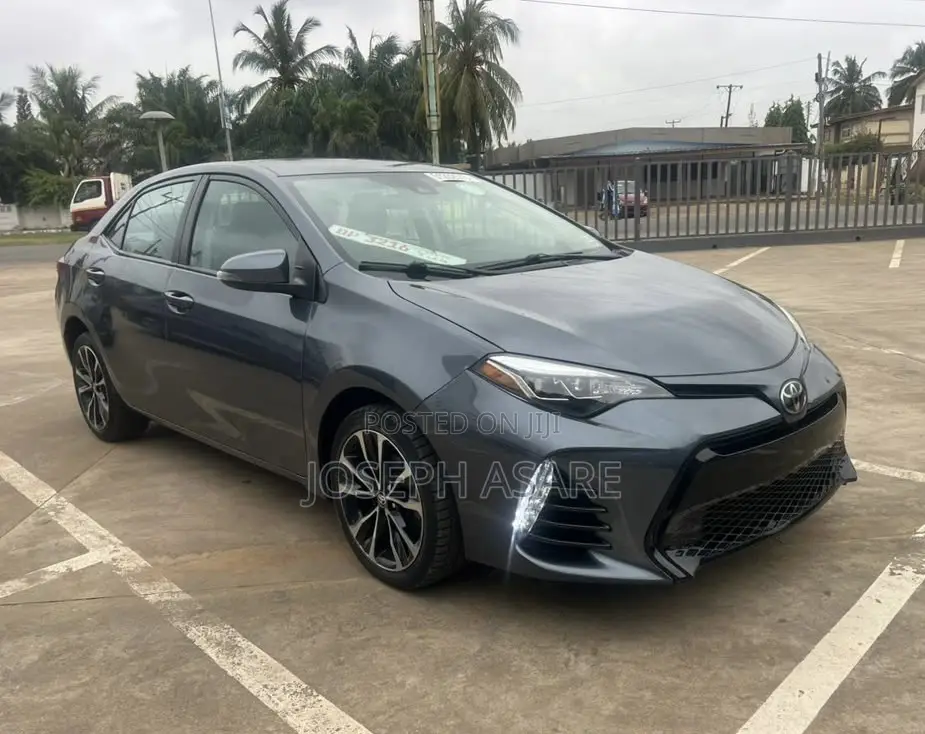 Toyota Corolla SE 4dr Sedan (1.8L 4cyl CVT) 2017