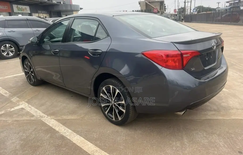 Toyota Corolla SE 4dr Sedan (1.8L 4cyl CVT) 2017