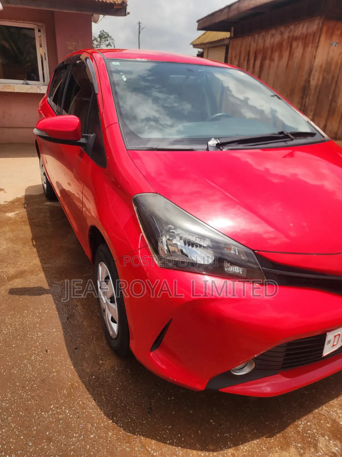 Toyota Vitz 1.3 FWD 3dr 2014 Red