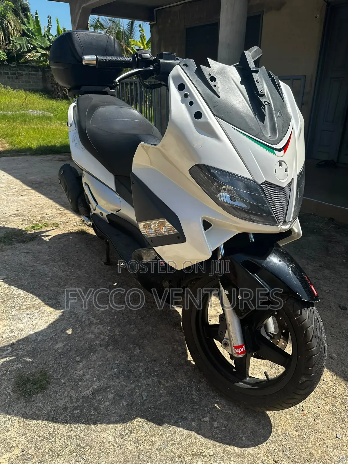Aprilia SR 2016 White