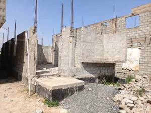 Elegant Uncompleted 3-Bedroom - Adenta