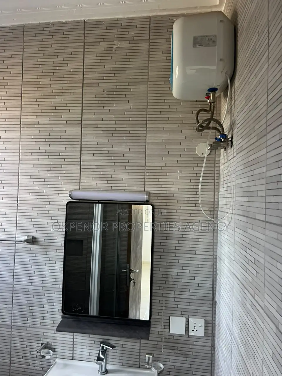 3bdrm Apartment in Tseaddo, Accra Metropolitan for rent