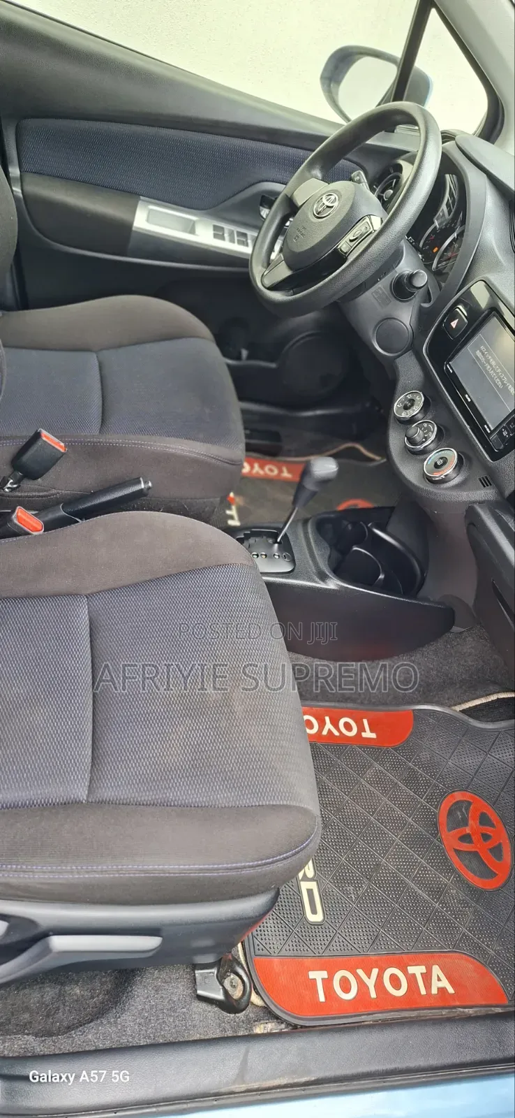 Toyota Vitz 1.3 AWD 5dr 2016 Purple