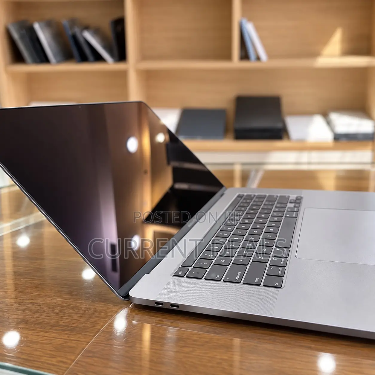 Laptop Apple MacBook Pro 2019 16GB AMD Ryzen 5 SSD 512GB