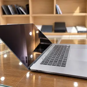 Laptop Apple MacBook Pro 2019 16GB AMD Ryzen 5 SSD 512GB