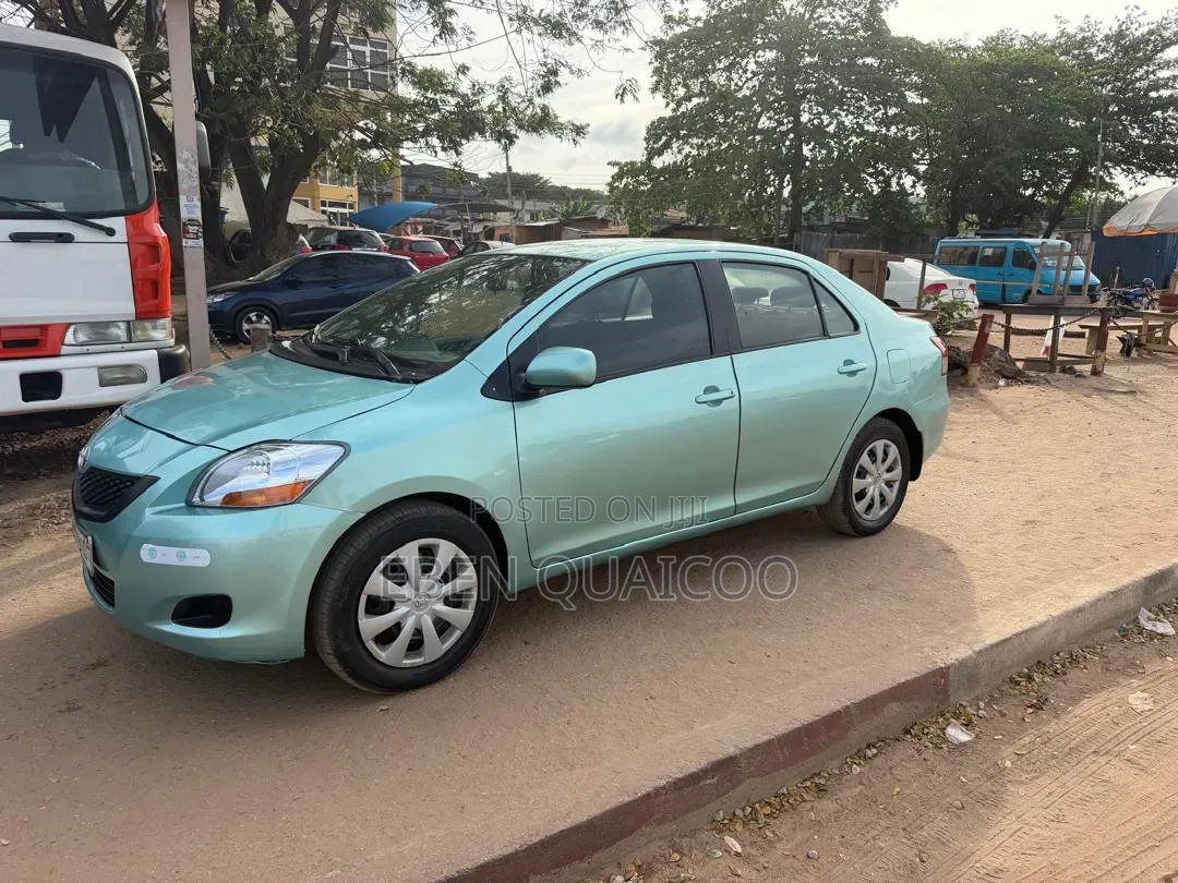 Toyota Yaris 2010 Green