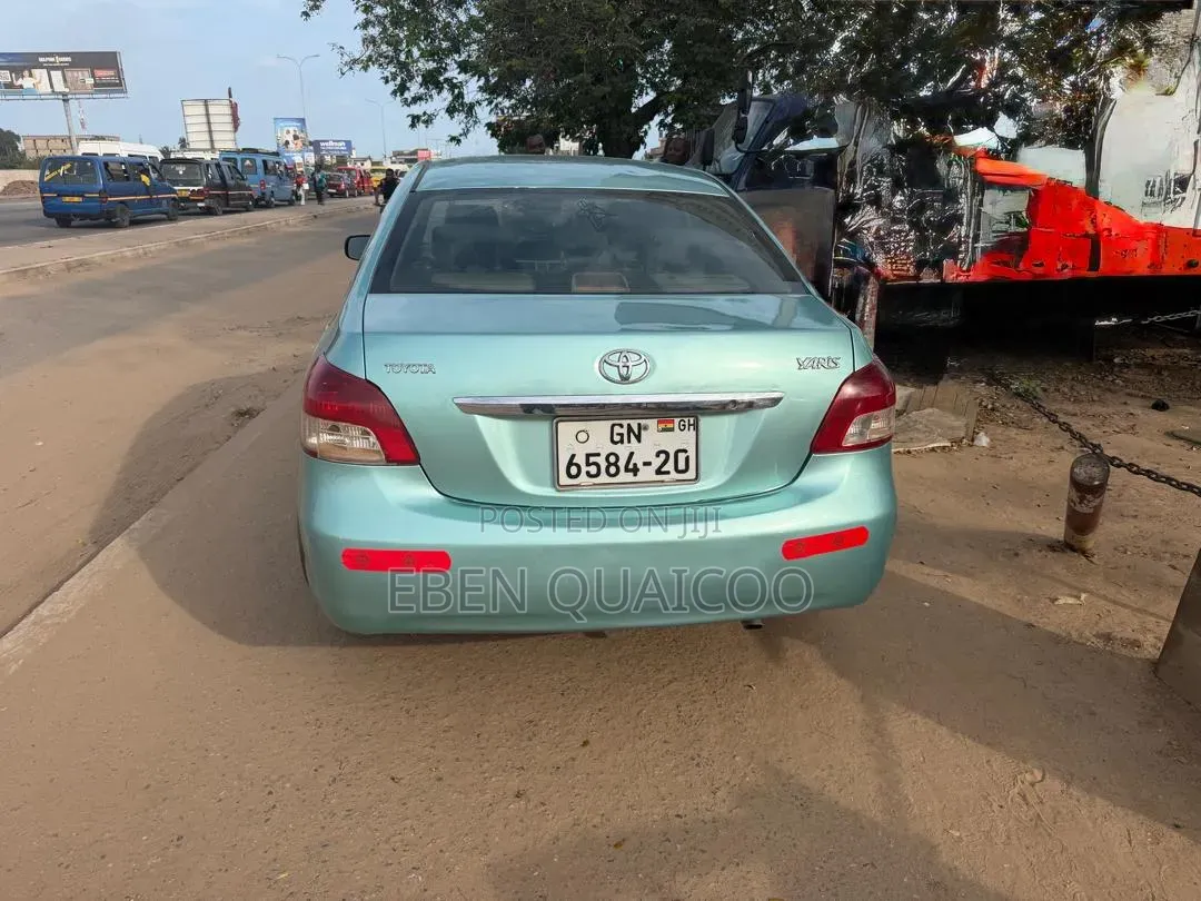 Toyota Yaris 2010 Green