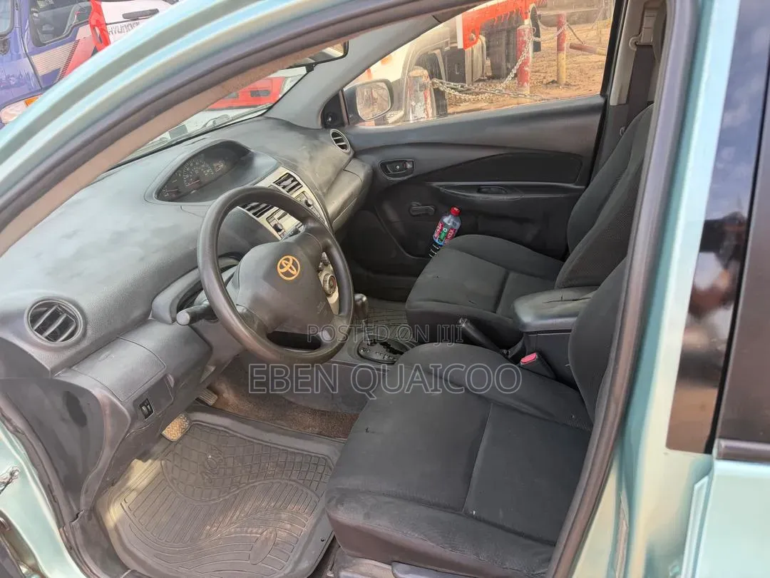 Toyota Yaris 2010 Green