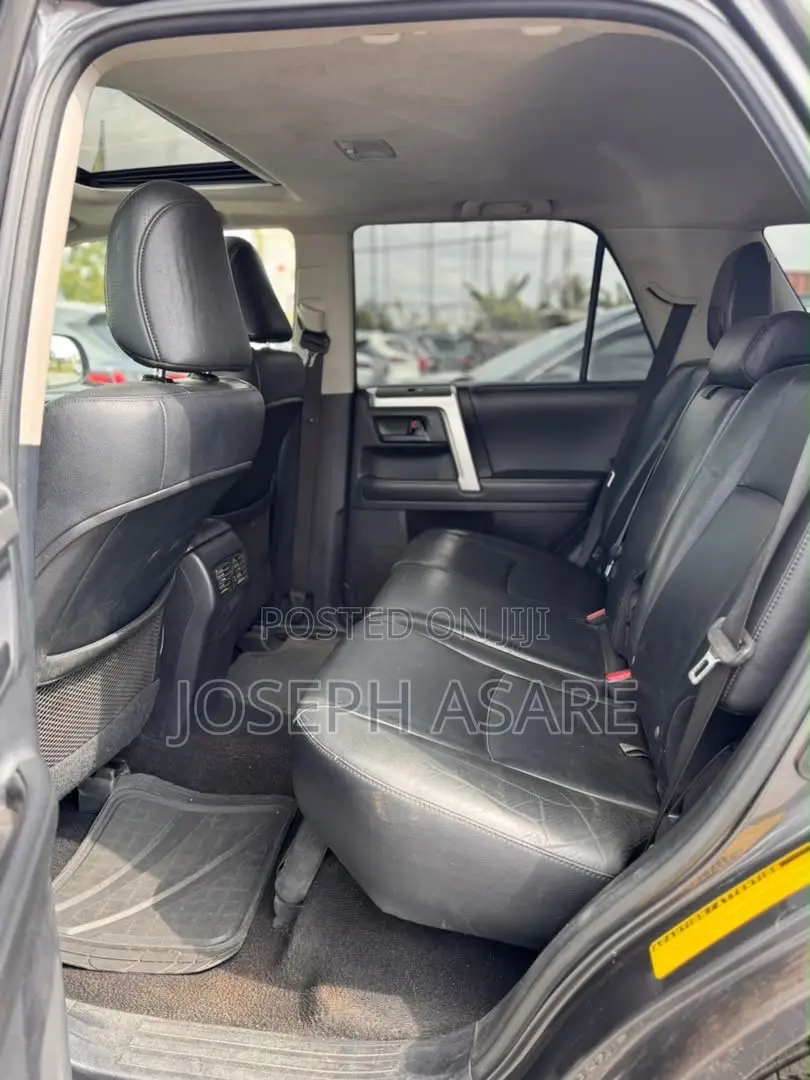 Toyota 4-Runner Limited 4WD 2011