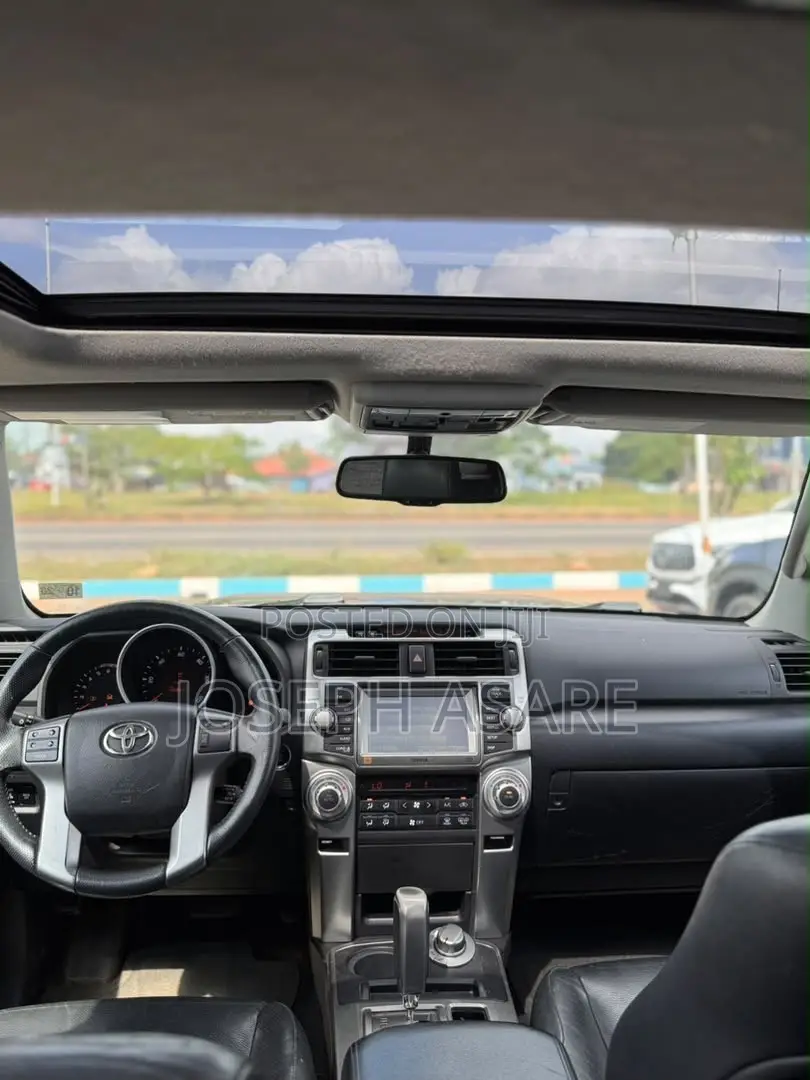 Toyota 4-Runner Limited 4WD 2011